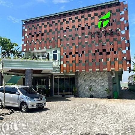 T Hotel Kualanamu Lubukpakam Exterior foto